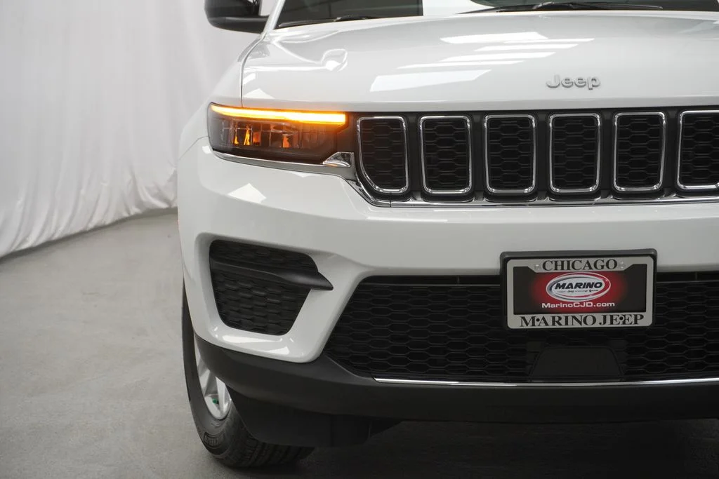 Used 2025 White Jeep Laredo X image 6