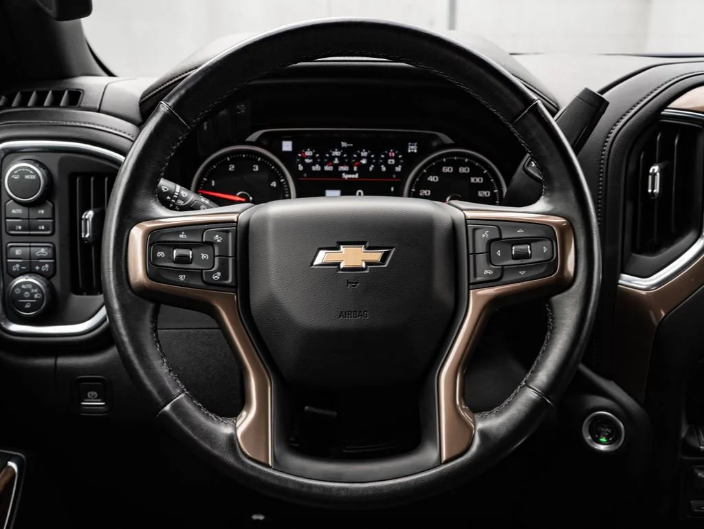 Used 2022 Iridescent Pearl Tricoat Chevrolet High Country image 39
