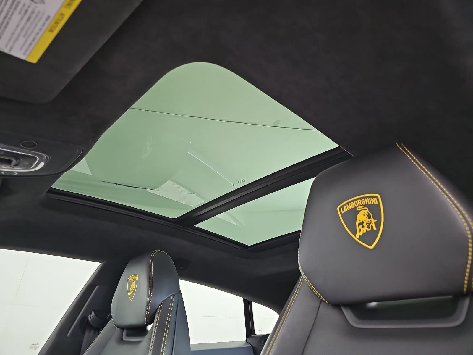 Used 2020  Lamborghini Base image 27