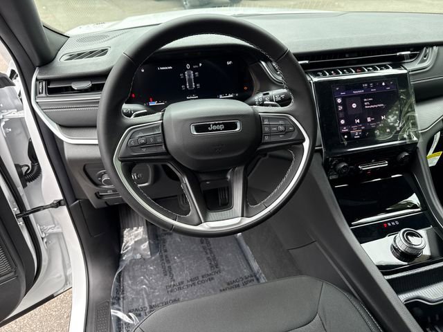 New 2026 Bright White Clear-Coat Exterior Paint Jeep Laredo image 17