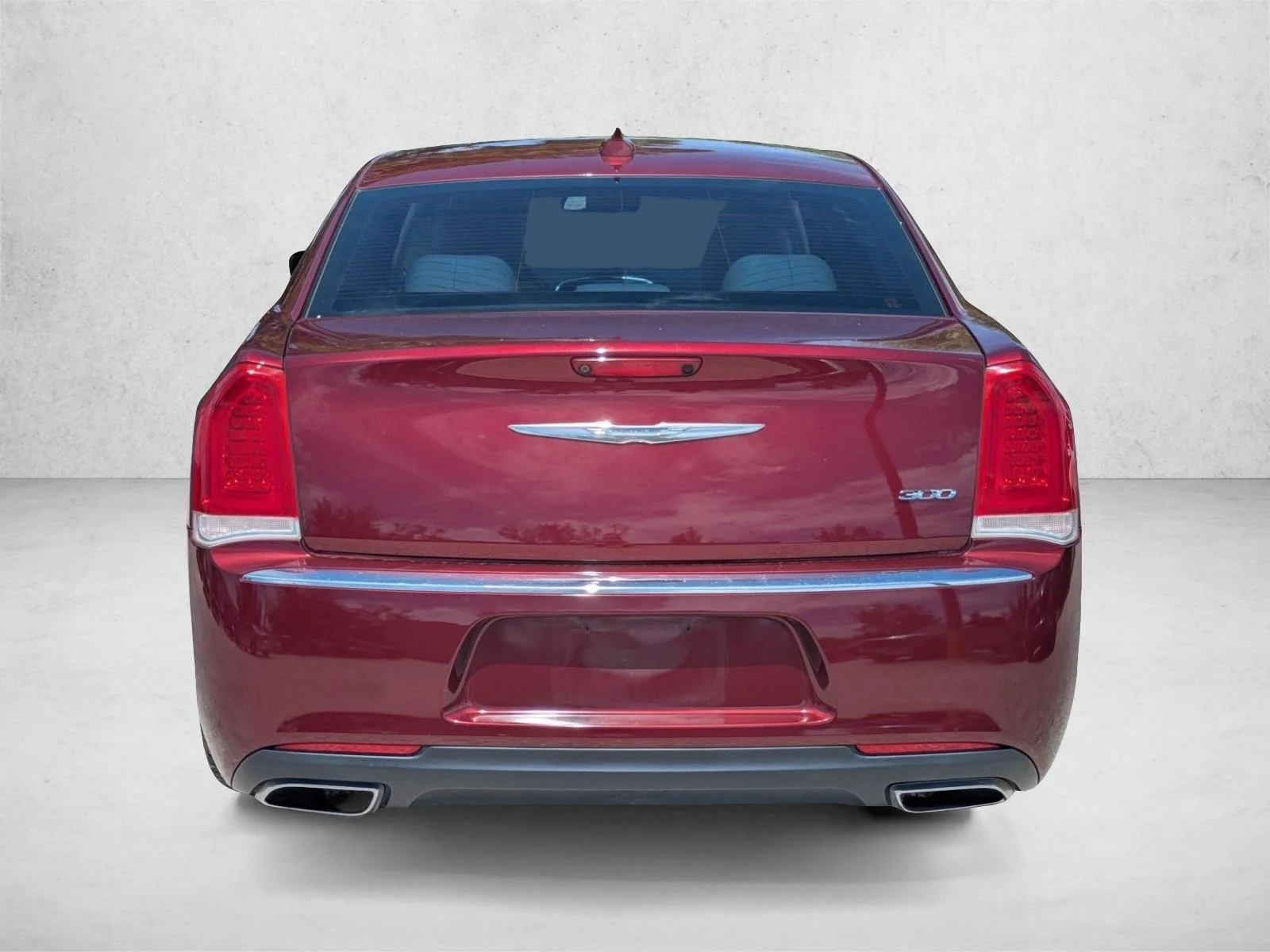 Used 2018 Velvet Red Pearlcoat Chrysler Touring L image 4