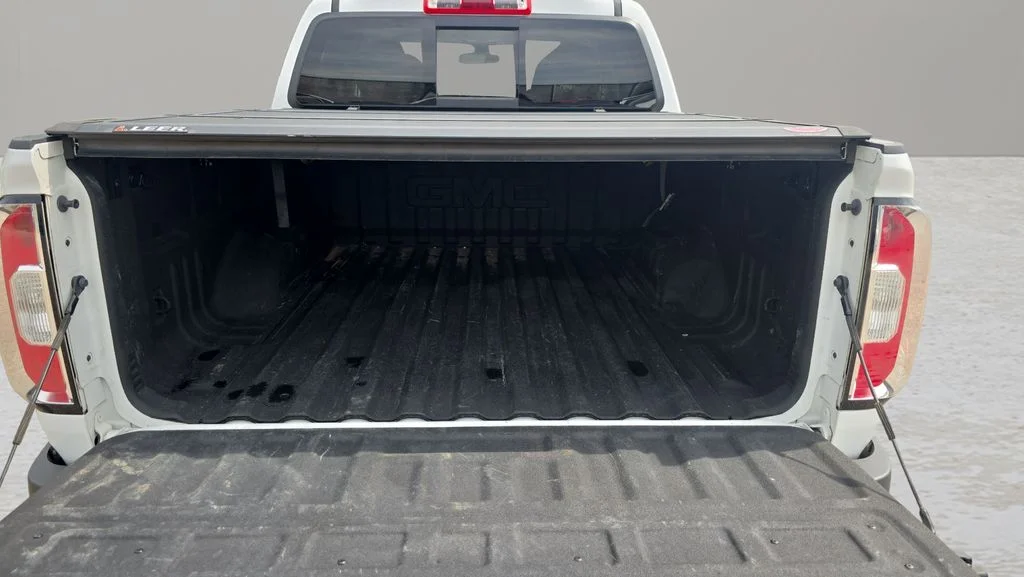 Used 2018 White GMC SLT image 12