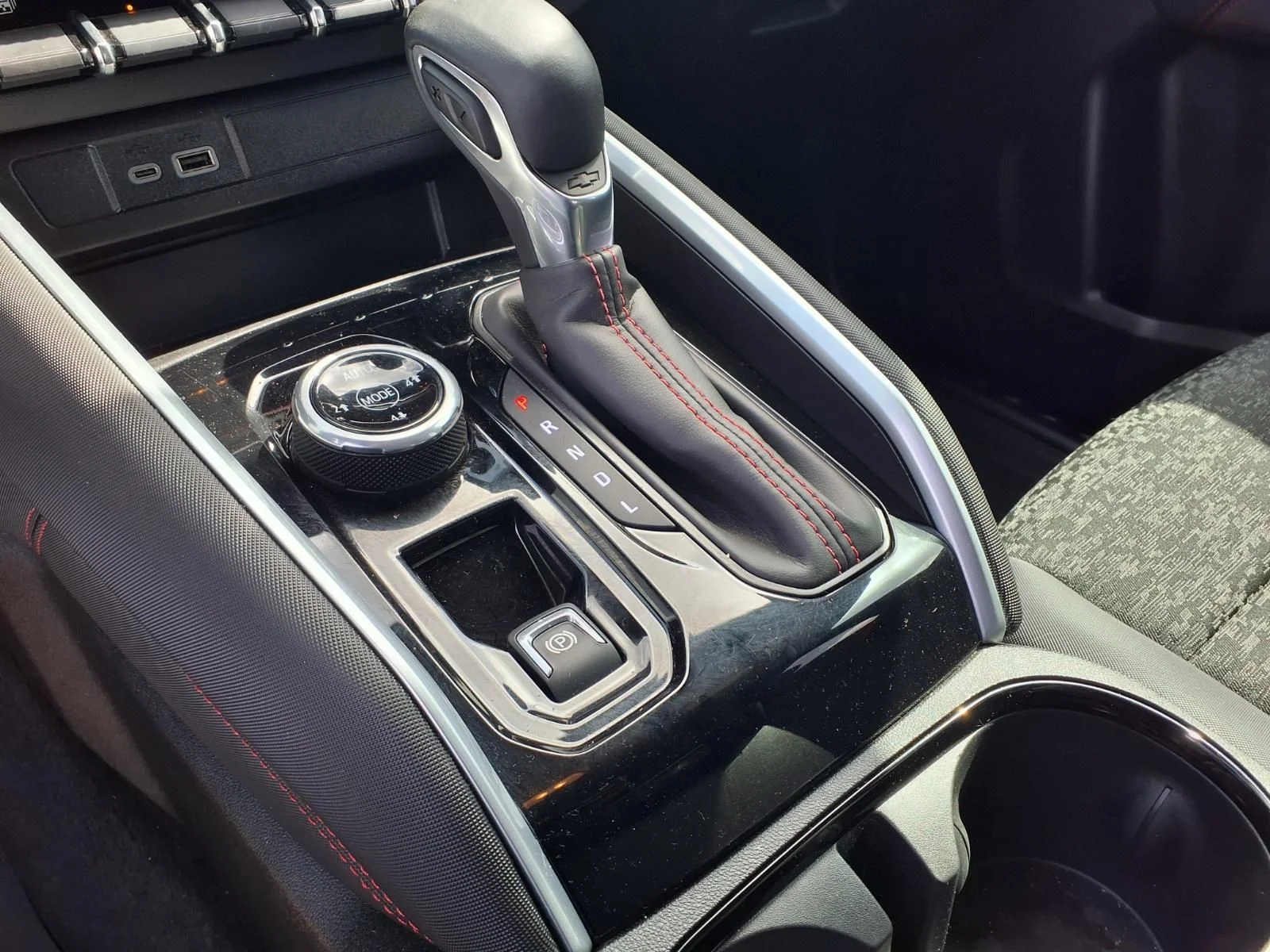 Used 2025 Black Chevrolet Z71 image 18