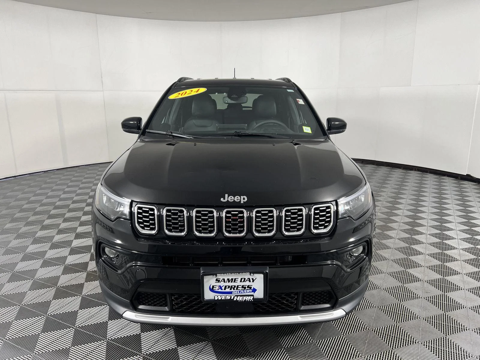Used 2024 Diamond Black Crystal Pearlcoat Jeep Limited image 2