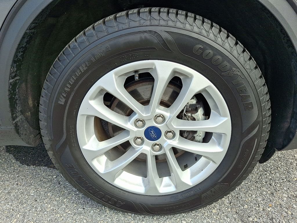 Used 2022 Gray Ford SE image 9