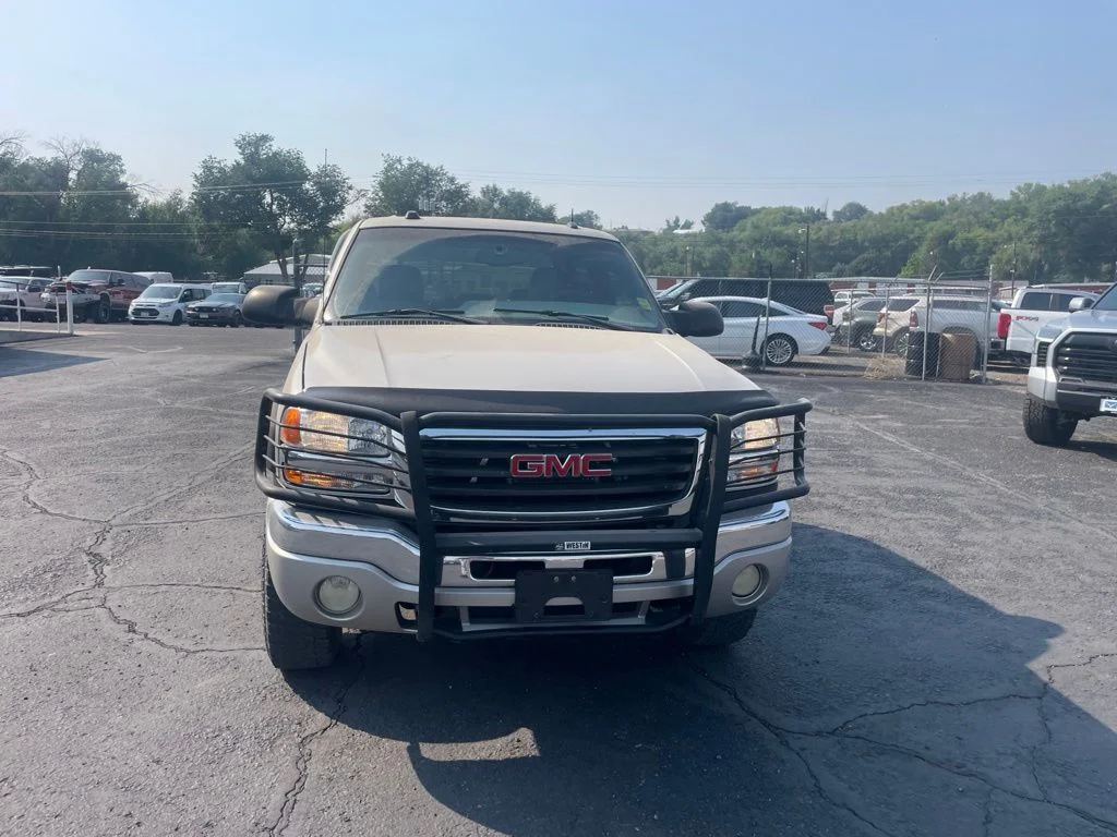 Used 2004 Silver GMC SLT image 8