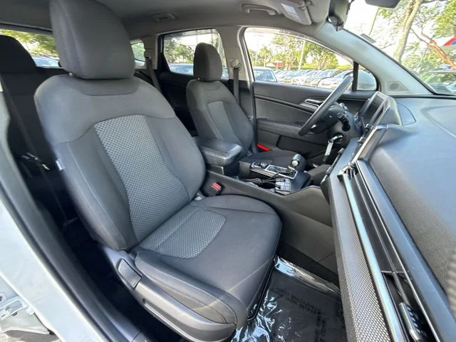 2023 Kia Sportage LX - Photo 25