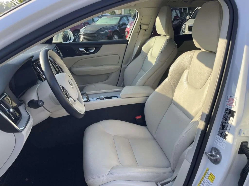 2025 Volvo V60 Cross Country Plus - Photo 8