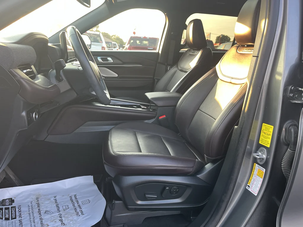 Used 2025 Carbonized Gray Metallic Ford Platinum image 12