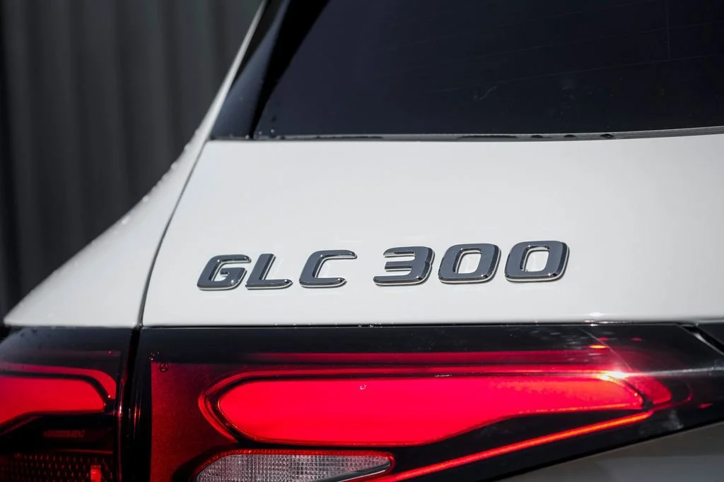 New 2026 Polar White Mercedes-Benz GLC 300 image 42