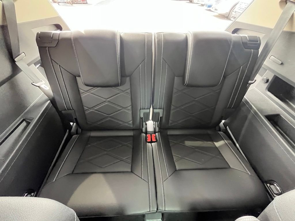 Certified Used 2025 Gray Volkswagen 2.0T SE w/Technology image 28