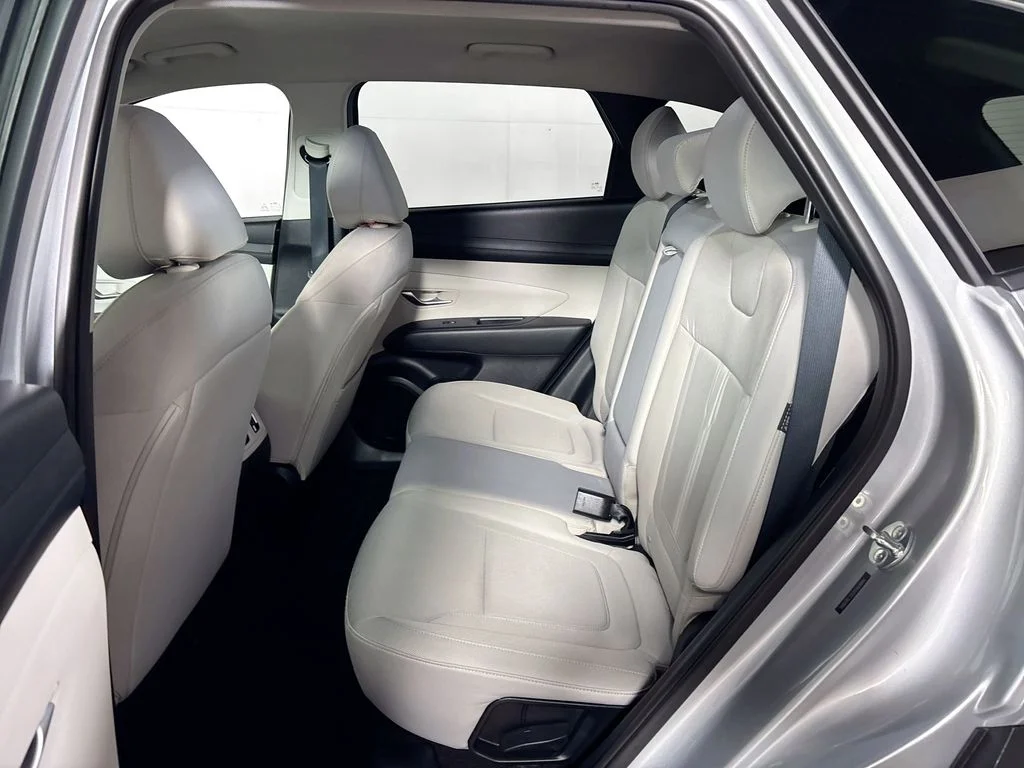 Used 2025 Silver Hyundai SEL image 19