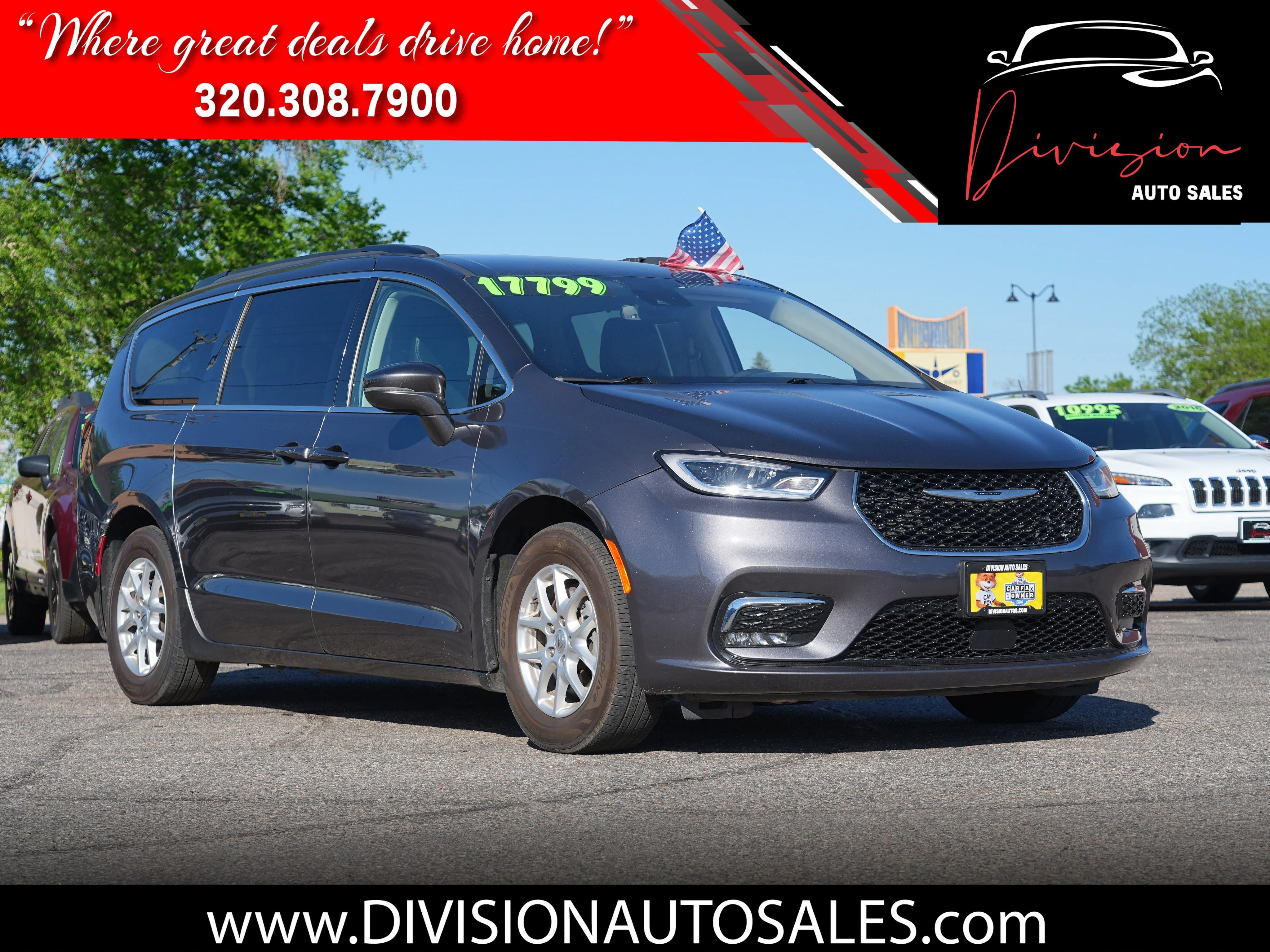 2022 Chrysler Pacifica Touring L's photo
