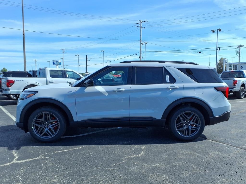 New 2027 Avalanche Gray Ford ST-Line image 3