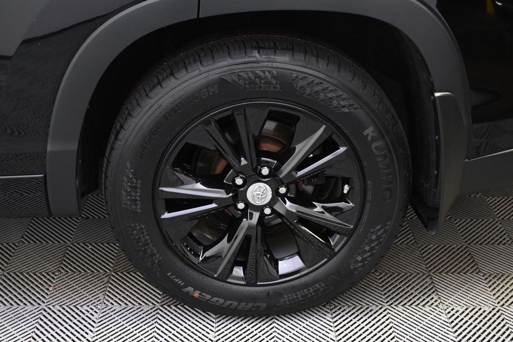 Used 2015 Attitude Black Metallic Toyota XLE V6 image 20