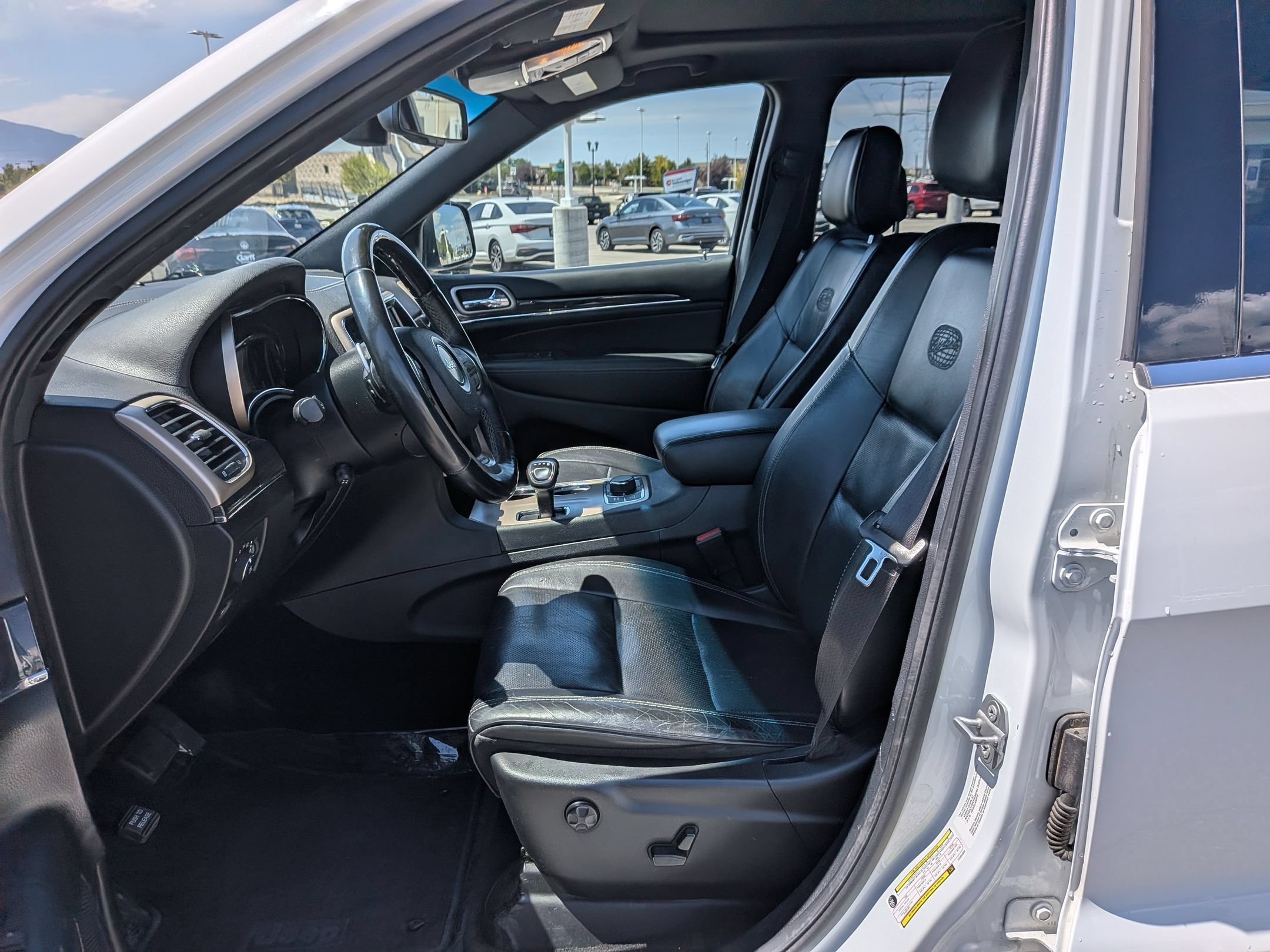 Used 2015 Bright White Clearcoat Jeep Overland image 26