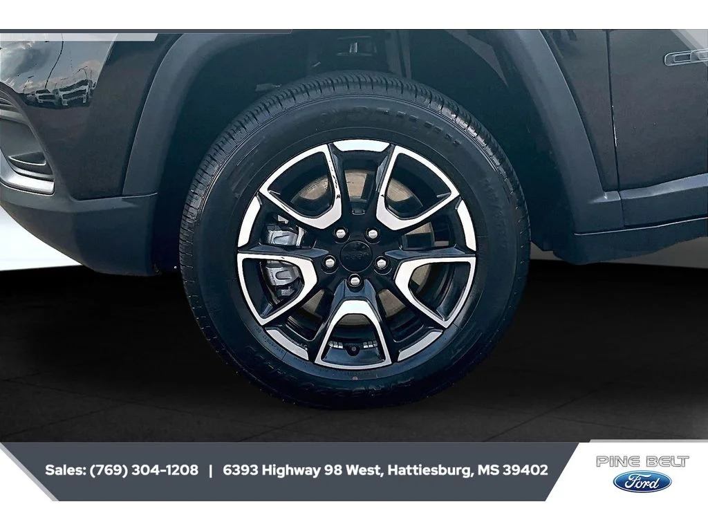 Used 2024 BLUE Jeep Trailhawk image 7