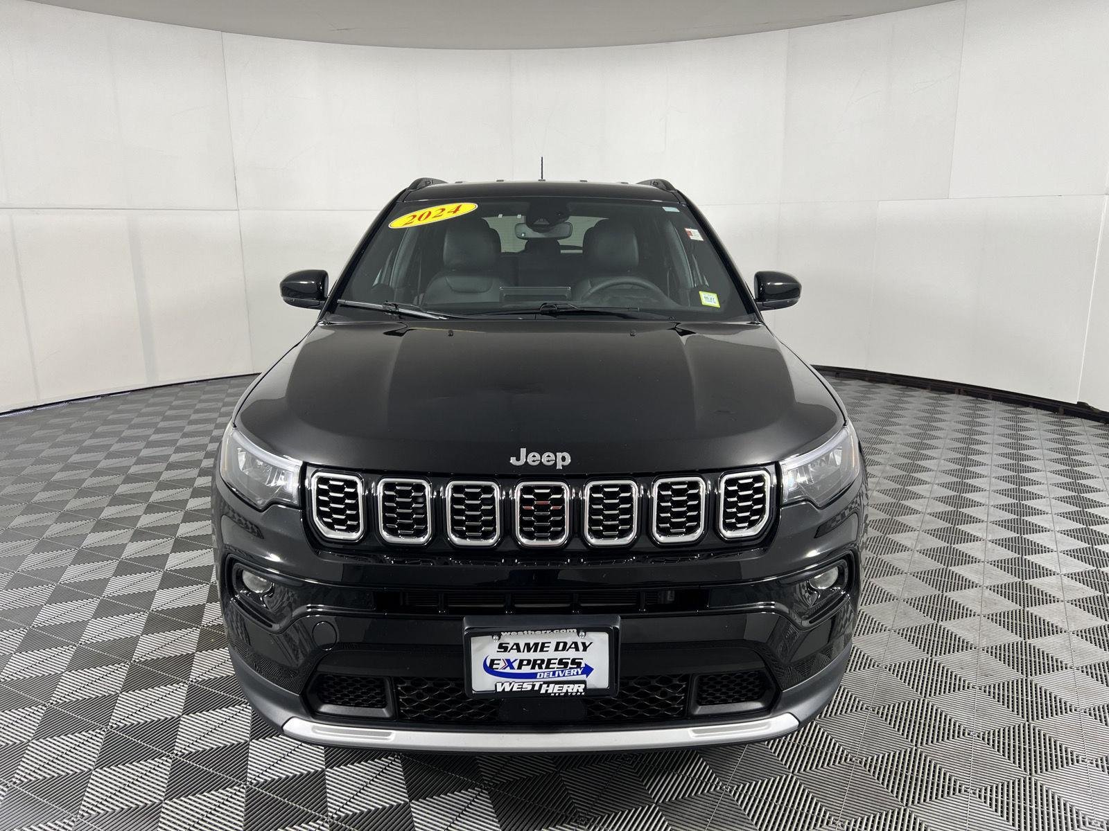 Used 2024 Diamond Black Crystal Pearlcoat Jeep Limited image 2