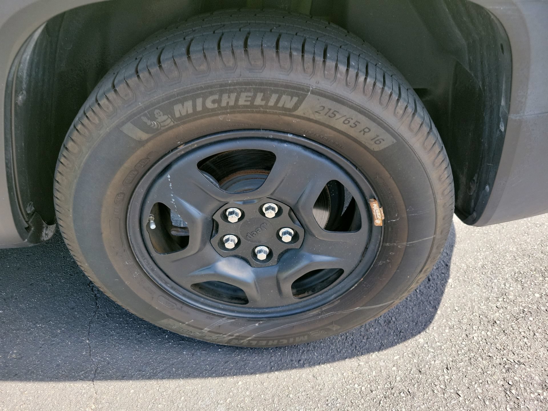 Used 2017 Hypergreen Clearcoat Jeep Sport image 33