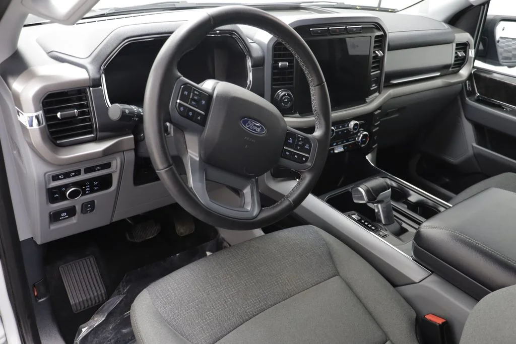 Used 2024 Avalanche Ford XLT image 7