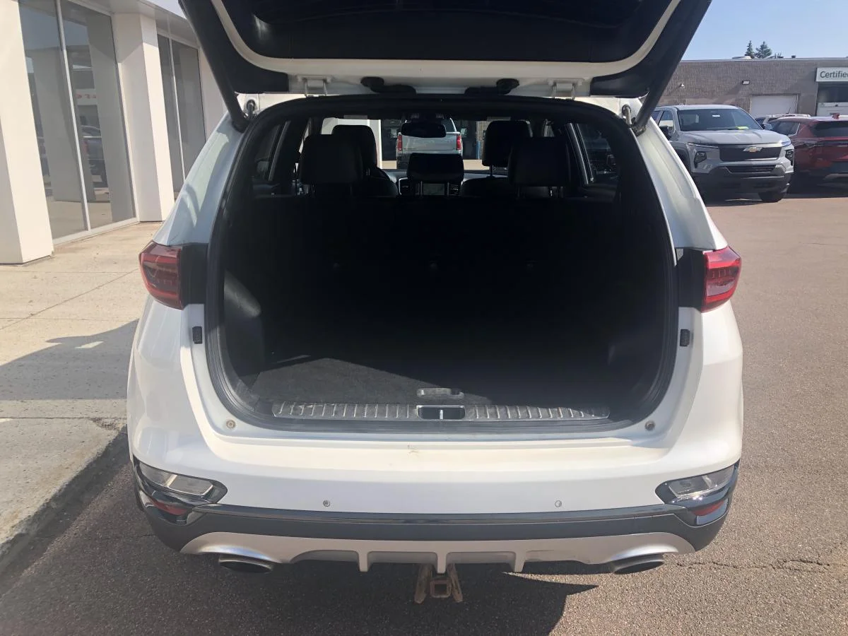 Used 2020 White Kia SX AWD image 8