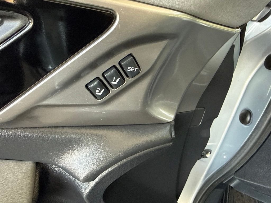 Used 2020 Ice Silver Metallic Subaru Limited image 26