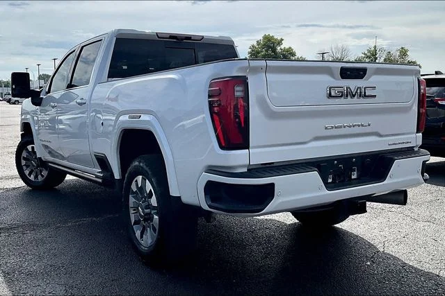 Used 2024 White GMC Denali Ultimate image 3