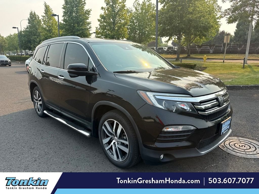Used 2017 Crystal Black Pearl Honda Touring image 1