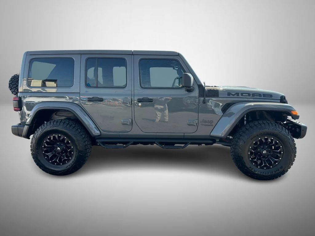 Used 2018 Gray Jeep Unlimited Sahara image 6