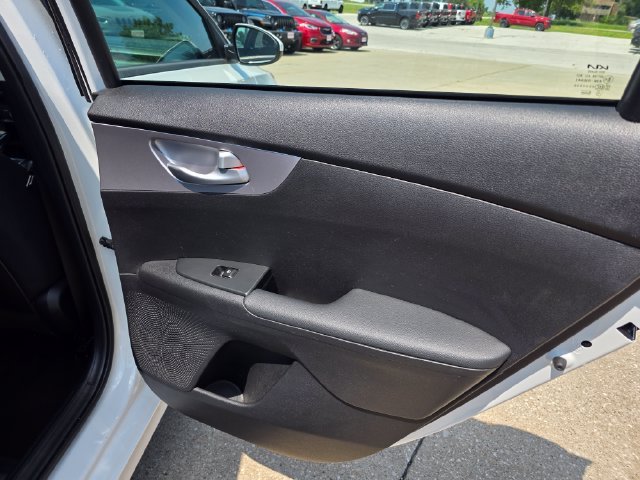 Used 2024 Snow White Pearl Kia LXS image 10