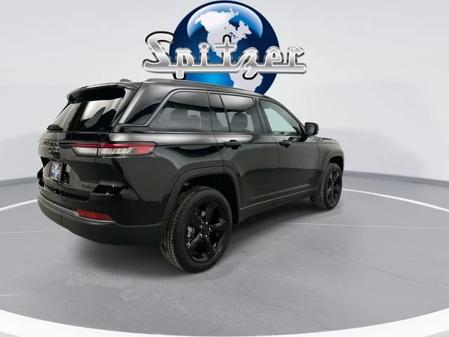 New 2026 Diamond Black Crystal Pearl-Coat Exterior Paint Jeep Limited image 9