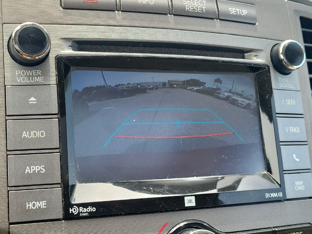 Used 2015 Red Toyota XLE image 18