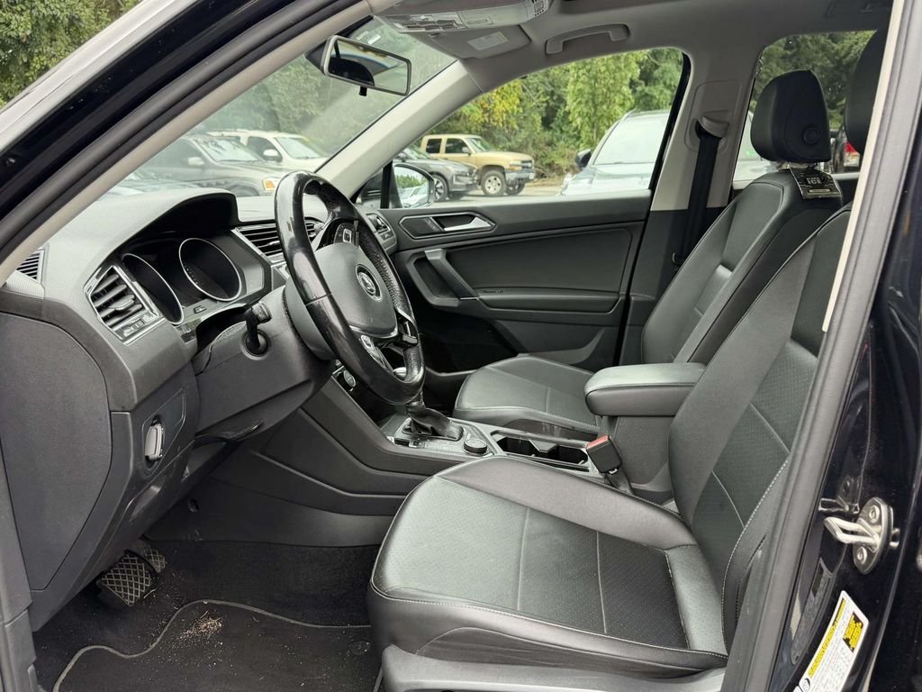 Used 2018 Black Volkswagen 2.0T SEL image 5