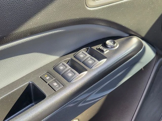 Used 2022 White Chevrolet Z71 image 18