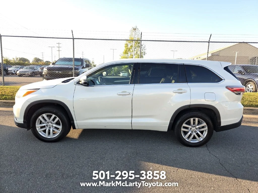 Used 2015 White Toyota LE image 7