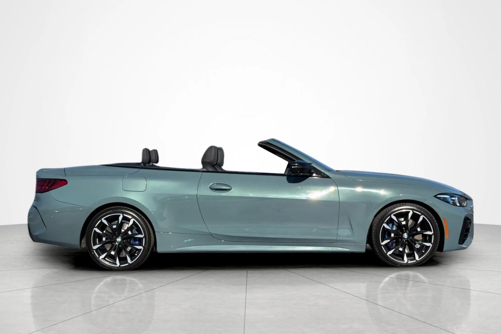Used 2025 Cape York Green Metallic BMW M440i xDrive image 6