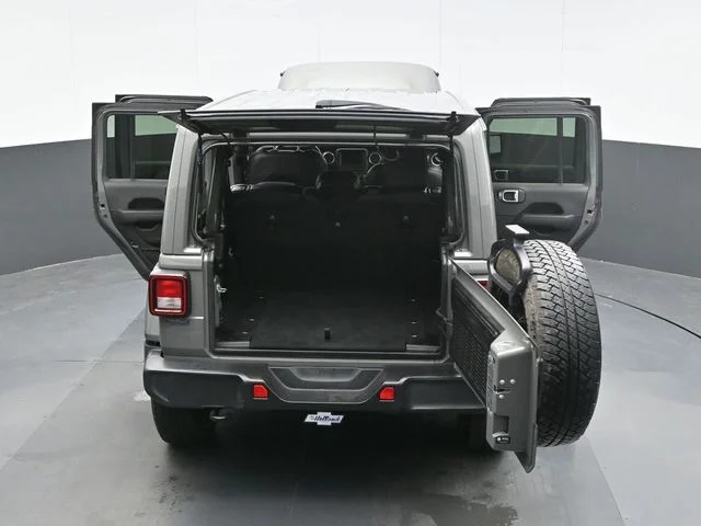Used 2021 Gray Jeep Unlimited Sahara Altitude image 27