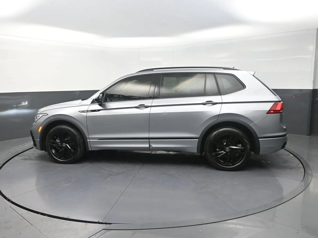 Used 2024  Volkswagen 2.0T SE R-Line Black image 6