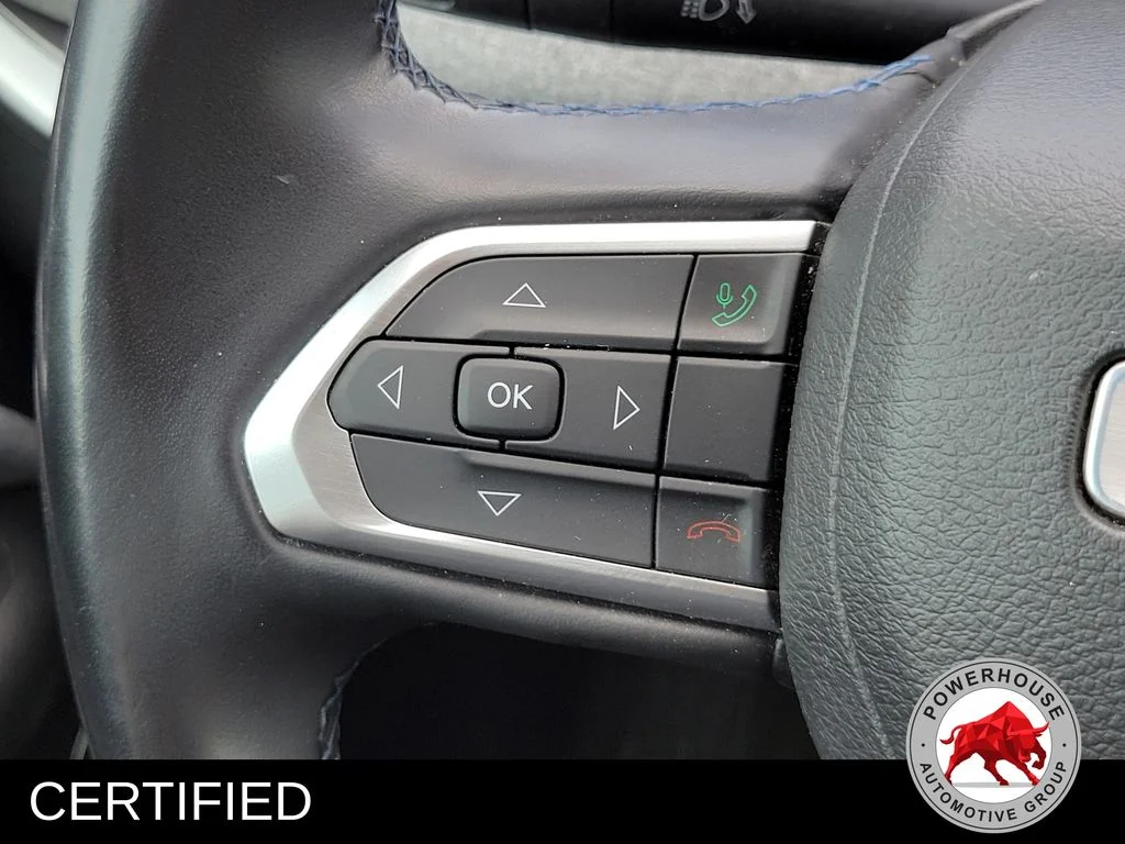 Used 2022 Red Jeep Latitude image 29