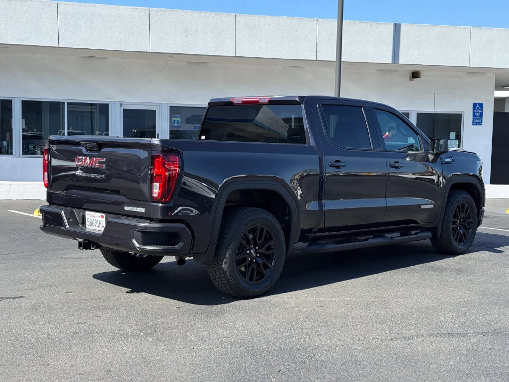 Used 2026 Titanium Rush Metallic GMC Elevation image 7