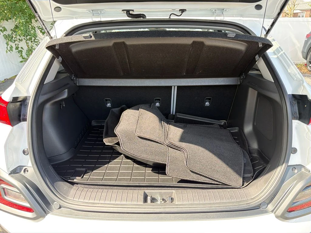 Used 2021 Lunar White Hyundai Ultimate image 28