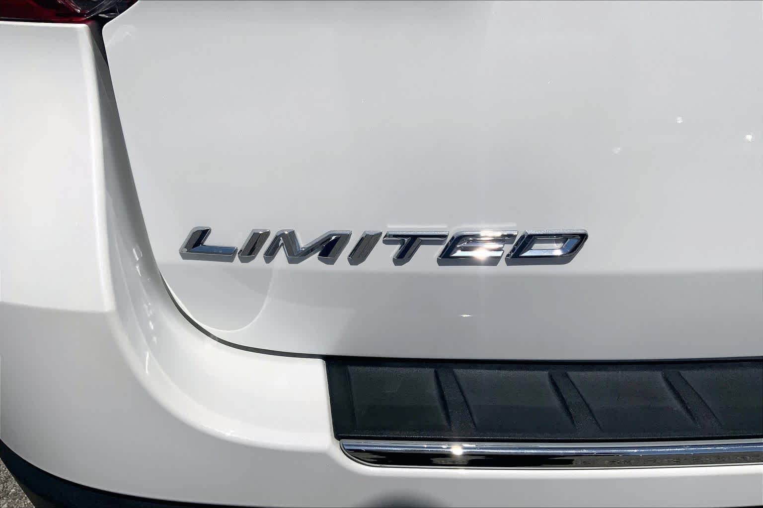 Used 2022 Star White Metallic Tri-Coat Ford Limited image 10
