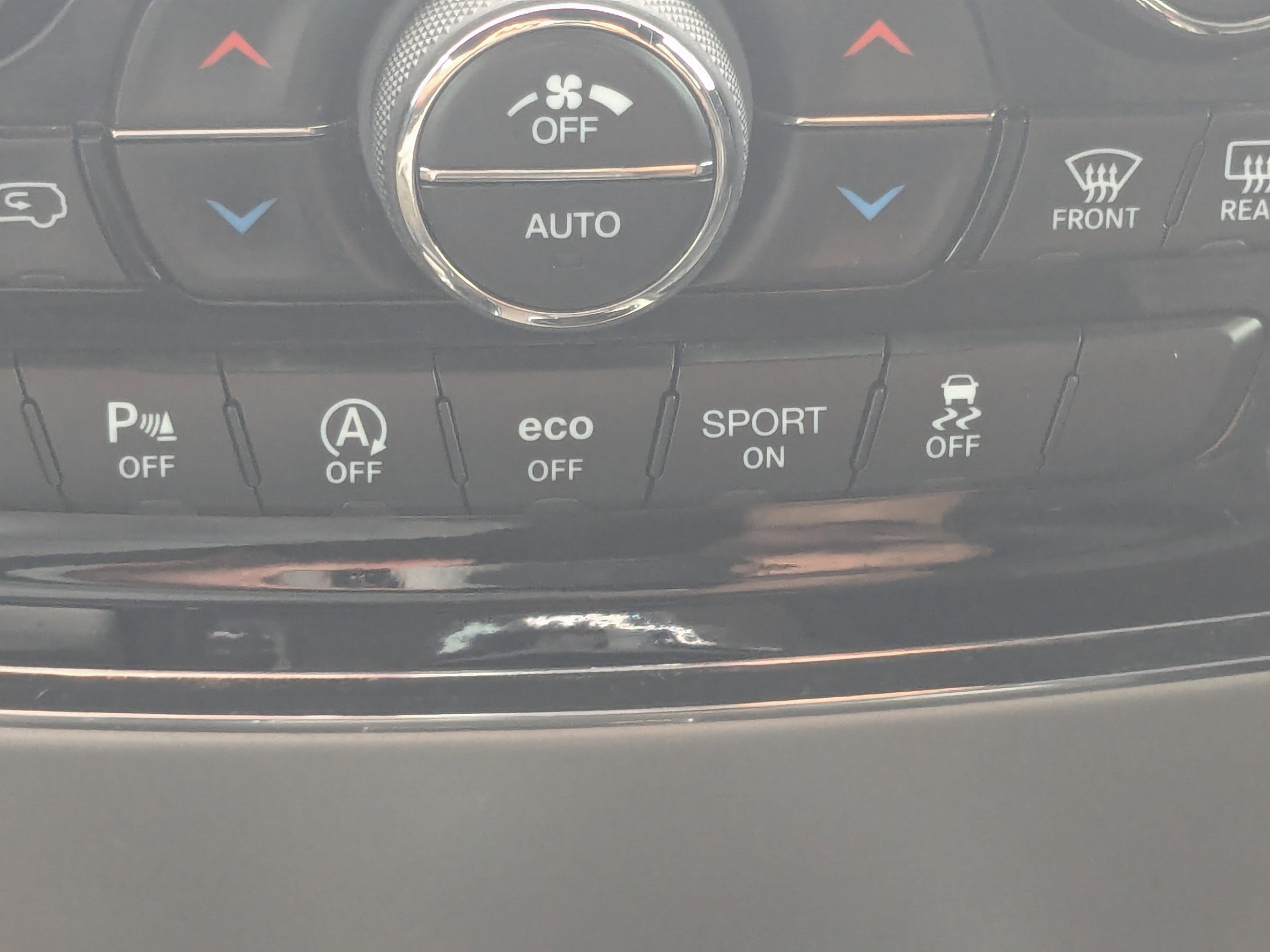 Used 2019 Granite Crystal Metallic Clearcoat Jeep Overland image 26