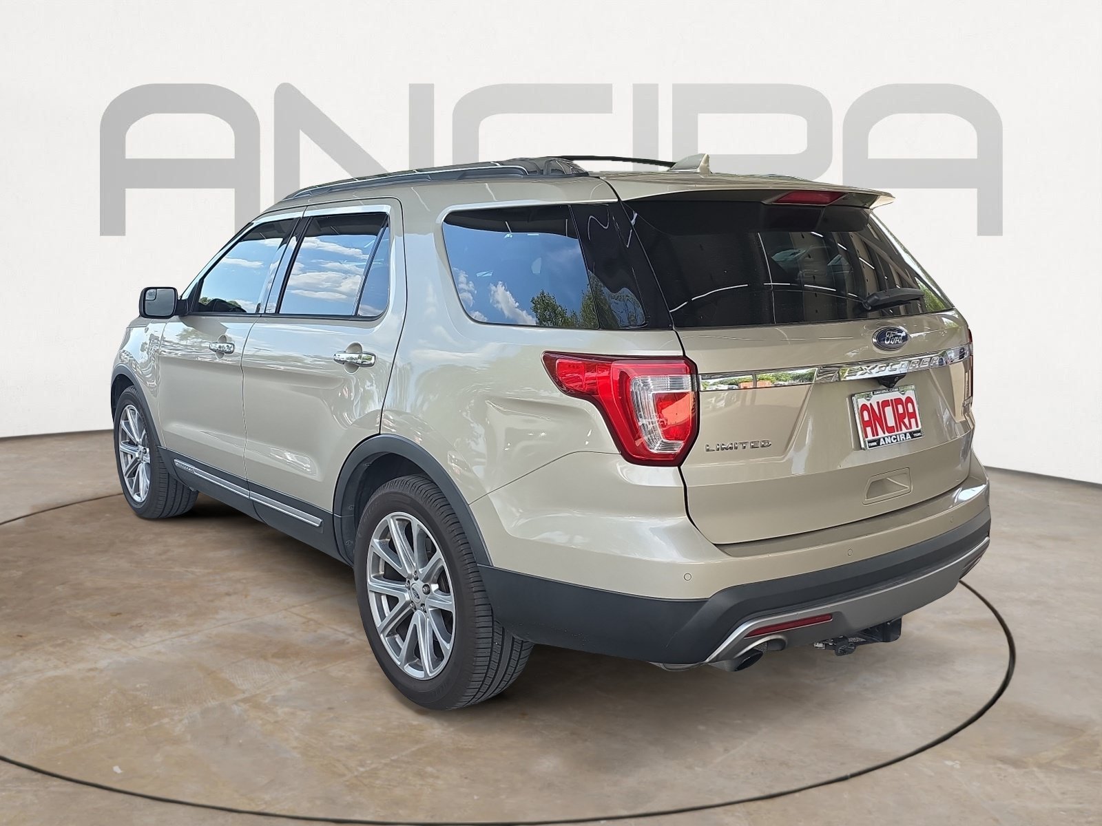 Used 2017 White Gold Metallic Ford Limited image 5
