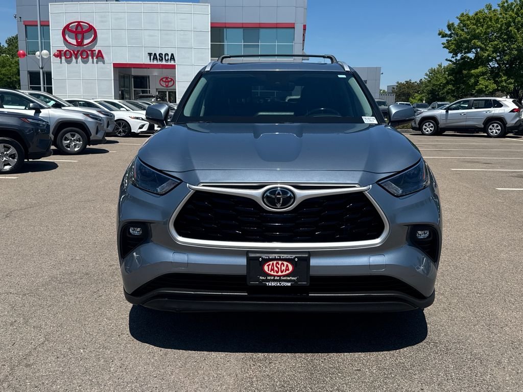 Used 2022 Gray Toyota XLE image 2