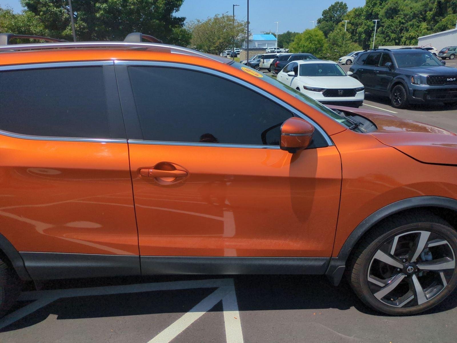 Used 2021 Monarch Orange Metallic Nissan SL image 37