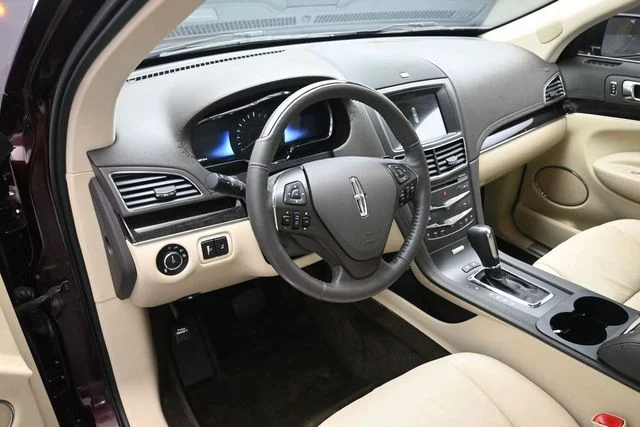 Used 2019 Burgundy Velvet Metallic Tinted Clearcoat Lincoln Reserve image 9