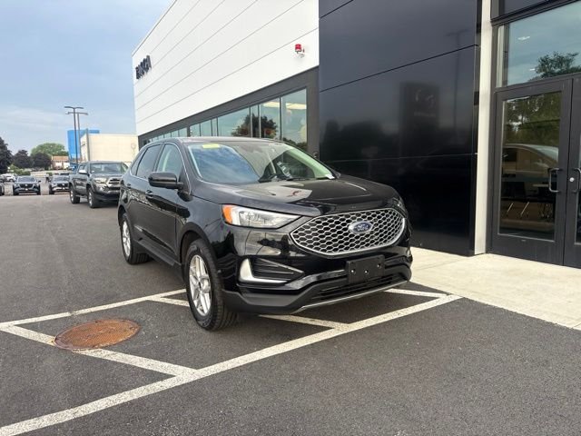 Used 2024 Black Ford SEL image 1