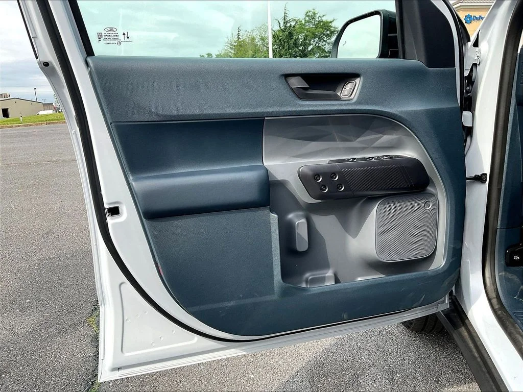 New 2025 Space White Metallic Ford XLT image 8