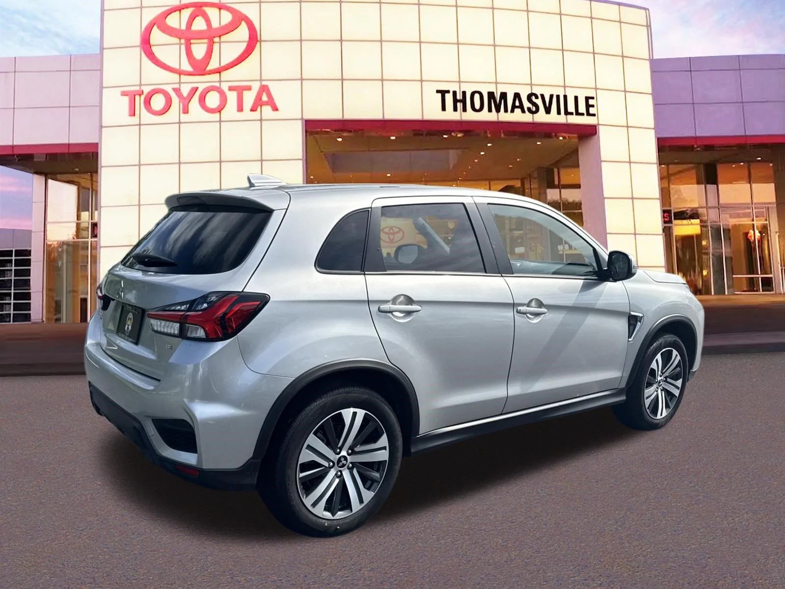 Used 2025  Mitsubishi 2.0 ES image 7